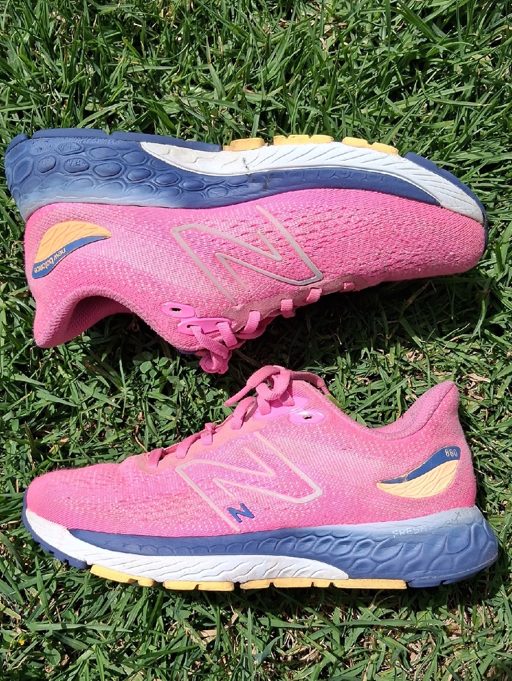 New Balance 880 Fresh Foam Women's Pink and Blue Running Sneakers